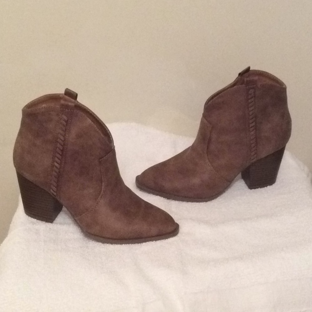Brand New! Never worn! Qupid taupe boots. 6.5